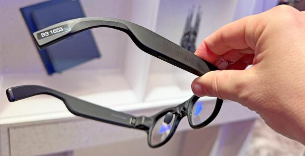 Magenta AI Glasses