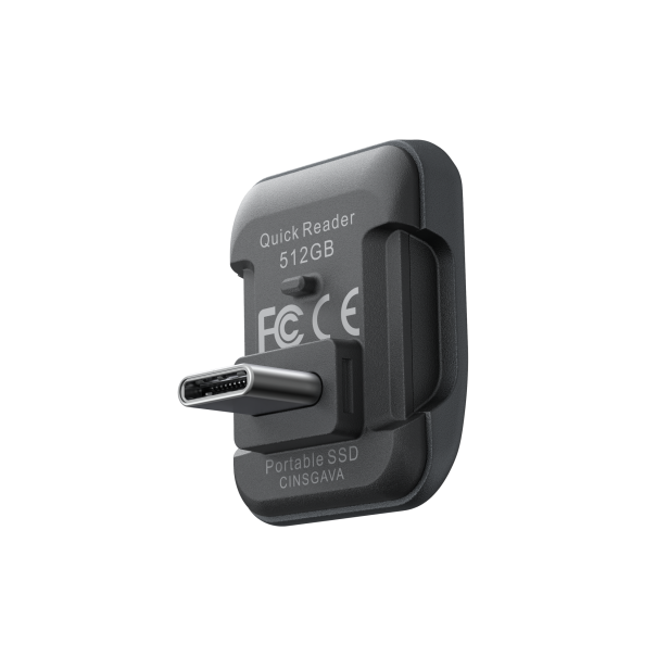 Kompakte schwarze Mini-SSD Quick Reader 512GB mit USB-C-Anschluss vor schwarzem Hintergrund.