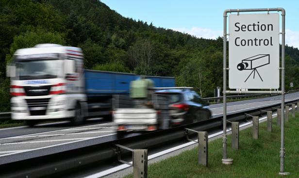 Section Control schild am Straßenrand