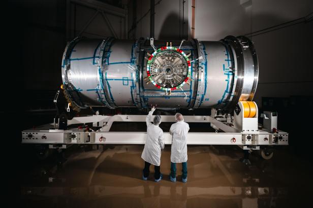 Was nun mit dem in Italien von Thales Alenia Space gefertigten HALO-Modul für das Gateway passiert, ist noch unklar. Seit April 2025 lagert es bei Northrop Grumman in Arizona.