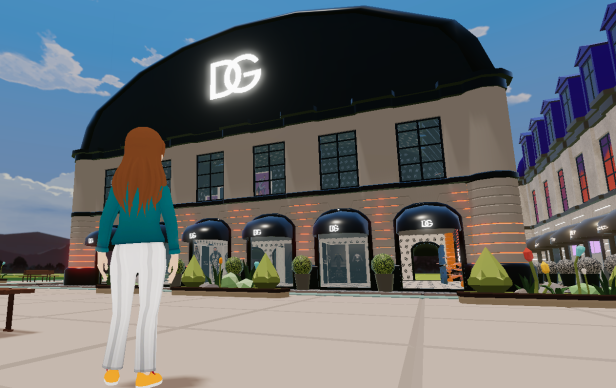 Avatar steht vor der D&G Filiale im Decentraland.