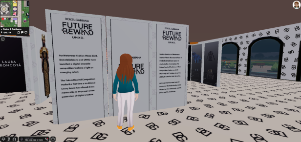 Virtuelle Dolce & Gabbana-Filiale im Metaverse mit Ausstellungswänden und Avatar-Besucherin.