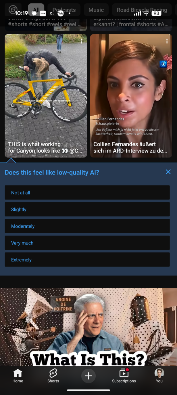 YouTube-App mit KI-Zusammenfassungen und Umfrage zu minderwertigem KI-Content im Feed.
