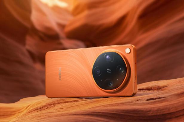 Oppo Find X9 Ultra in orange