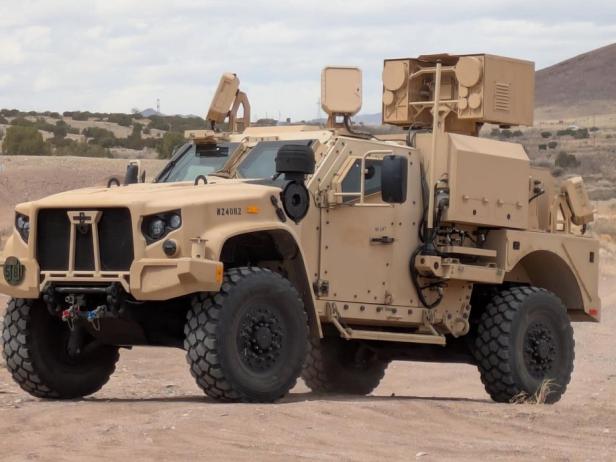 Gekändewagen der US Army steht in der Wüste
