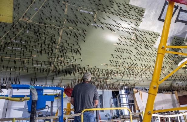Eine Boeing 777 wird für die NASA umgebaut.