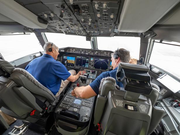 Das Cockpit der Boeing 777-9 der Lufthansa