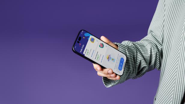 George Junior auf dem Smartphone