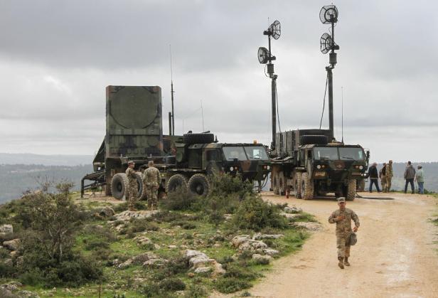 Radar- und Antennenfahrzeug einer Patriot-Batterie.