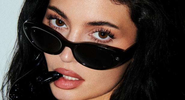 Kylie Jenner trägt die neue smarte Sonnenbrille von Meta