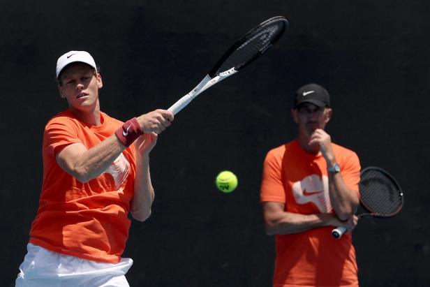 Der Südtiroler Jannik Sinner (links) mit seinem Trainer Darren Cahill (rechts). 