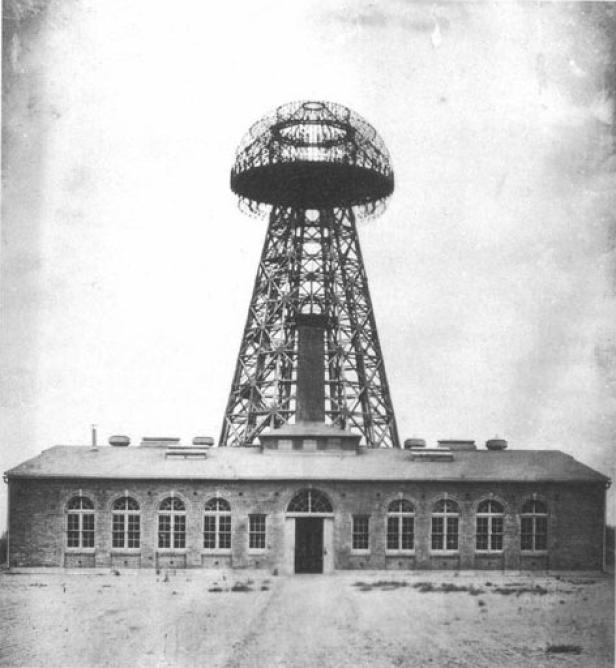 Eine alte Fotografie eines Sendeturms