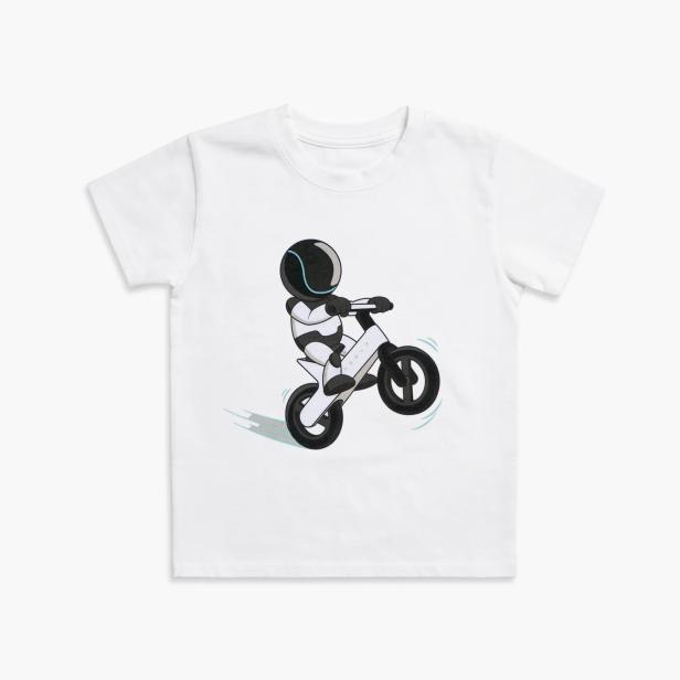 Weißes T-Shirt mit kindlicher Tesla-Laufrad-Grafik.
