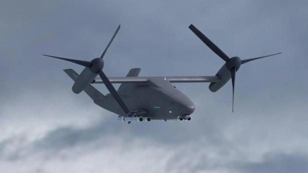 Tiltrotor-Drohne fliegt vor grauem Himmel