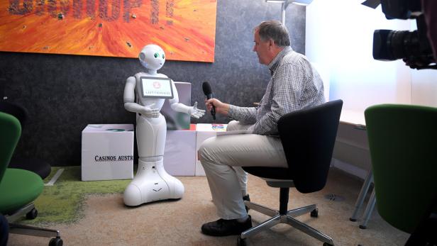 INTERVIEW MIT ROBOTER "PEPPER"