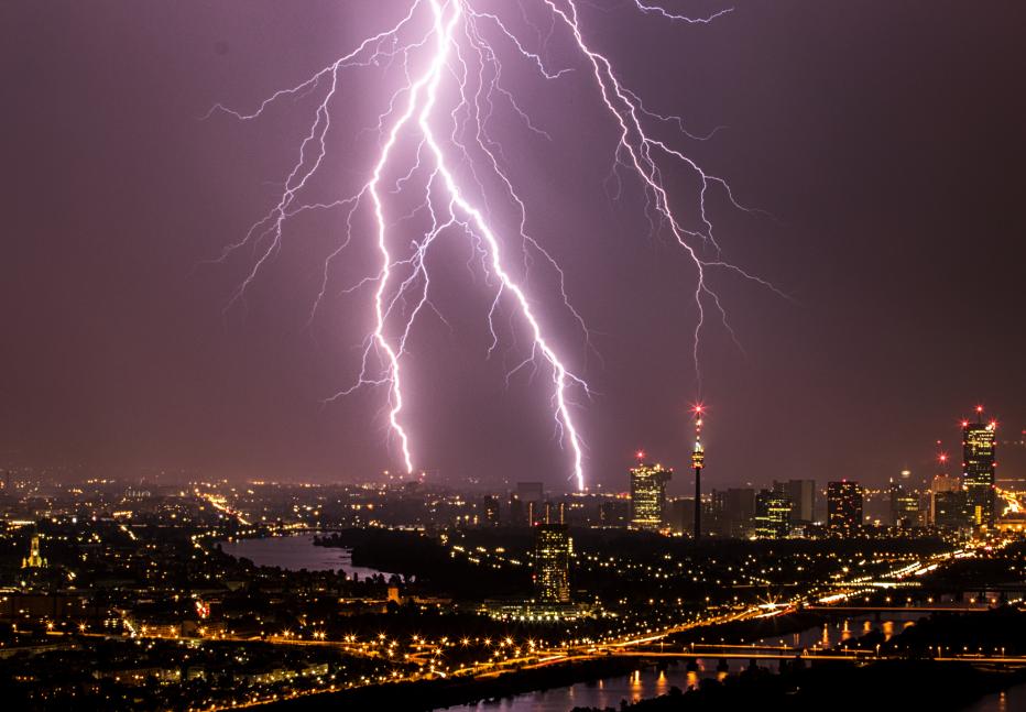 Handy Bei Gewitter Im Haus