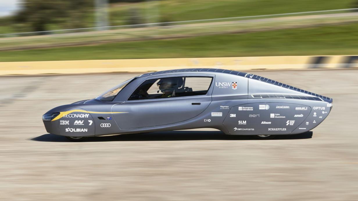 Australisches Solarauto fährt 1000 km mit einer Akkuladung