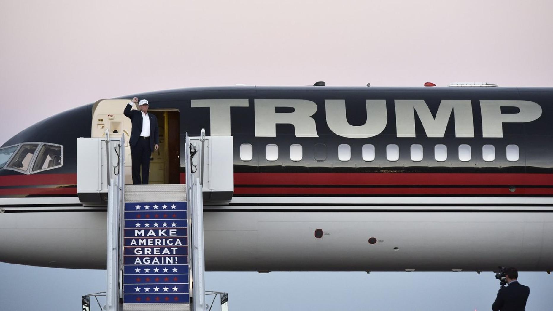 Боинг трампа. Боинг 757 Дональда Трампа. Самолет Дональда Трампа. Boeing 757-200 Дональда Трампа. Самолет Трампа фото.