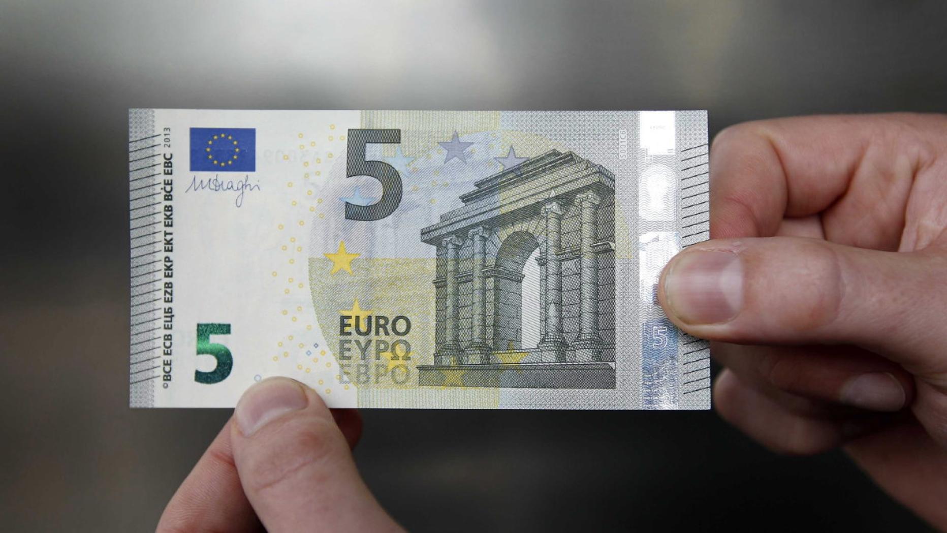 Размер евро купюры. 5 Евро купюра. 5 Евро банкнота новая. Как выглядит 5 евро купюра. Банкнота 5 евро 2013.