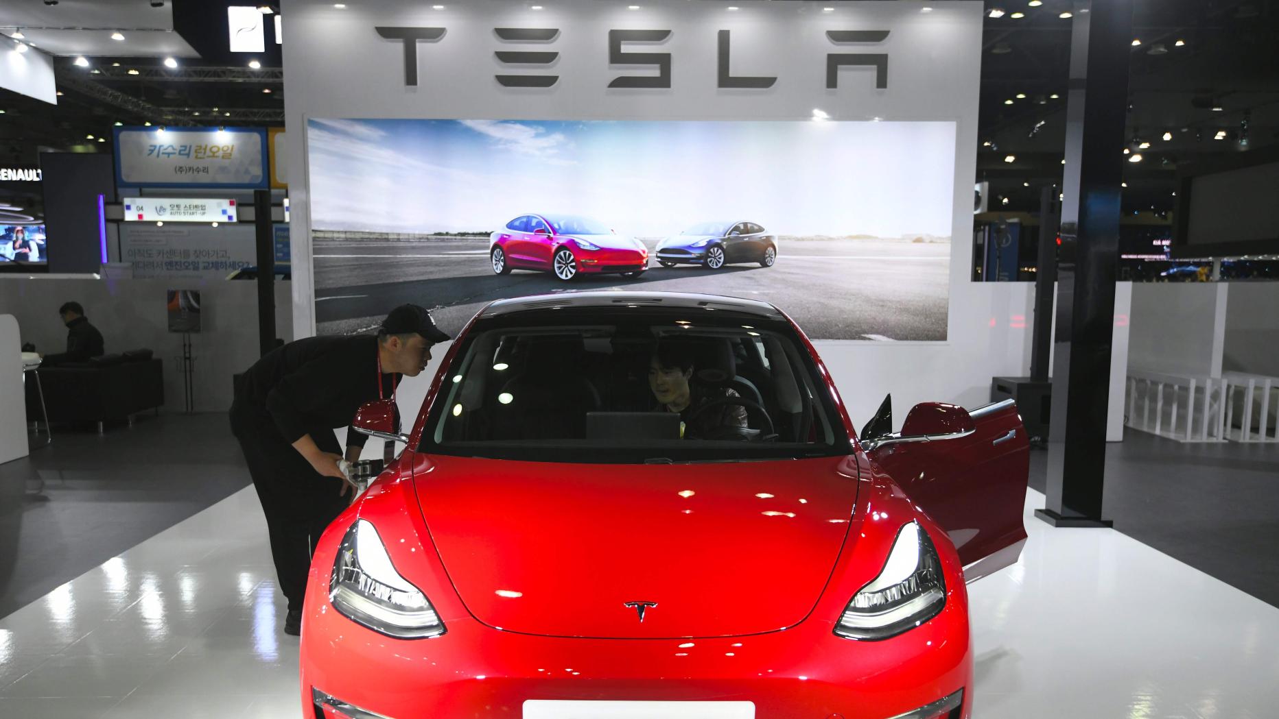 Tesla Macht Autos Billiger Und Bringt Gratis Laden Zurück