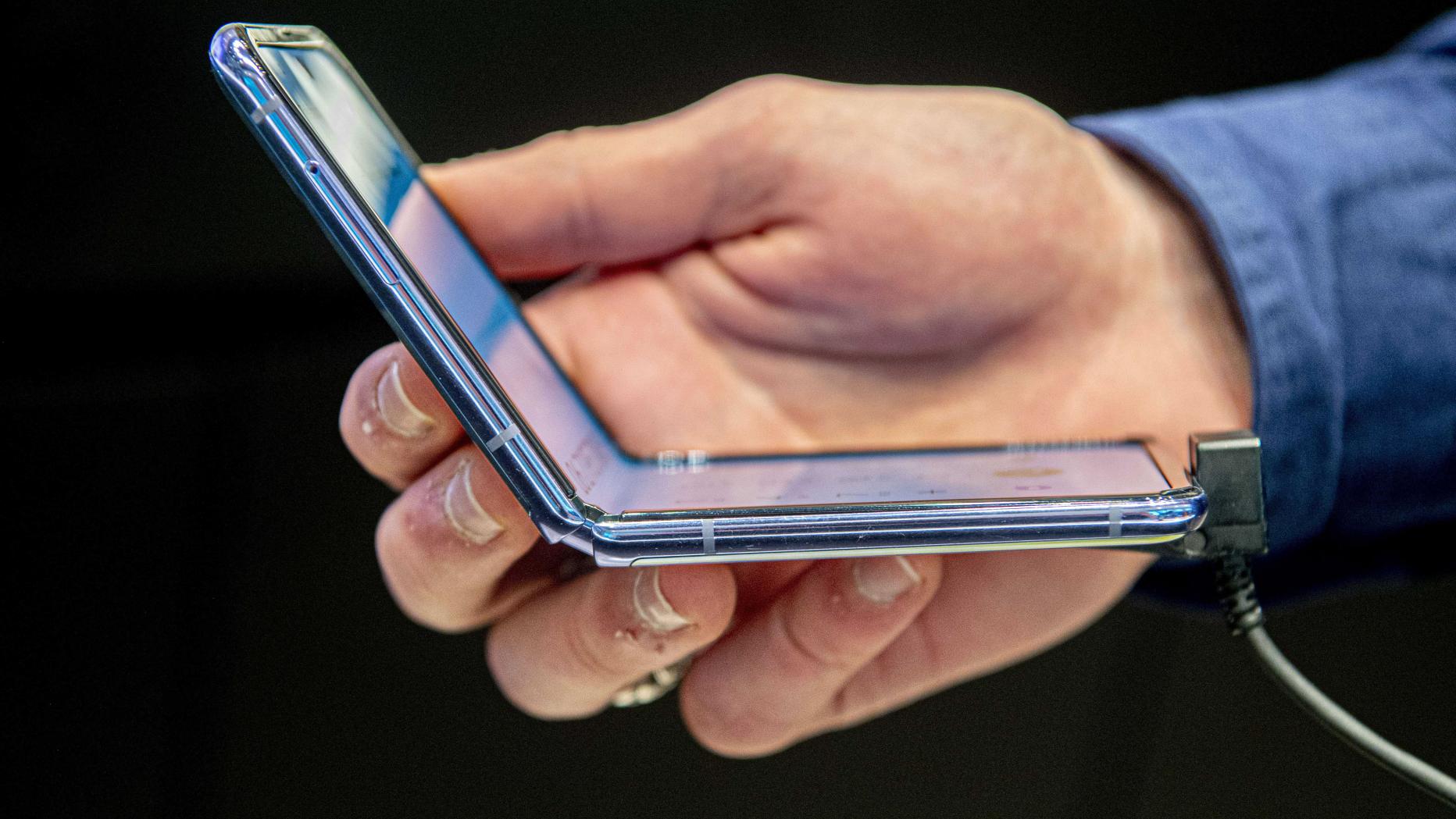 Сгибающийся смартфон Samsung