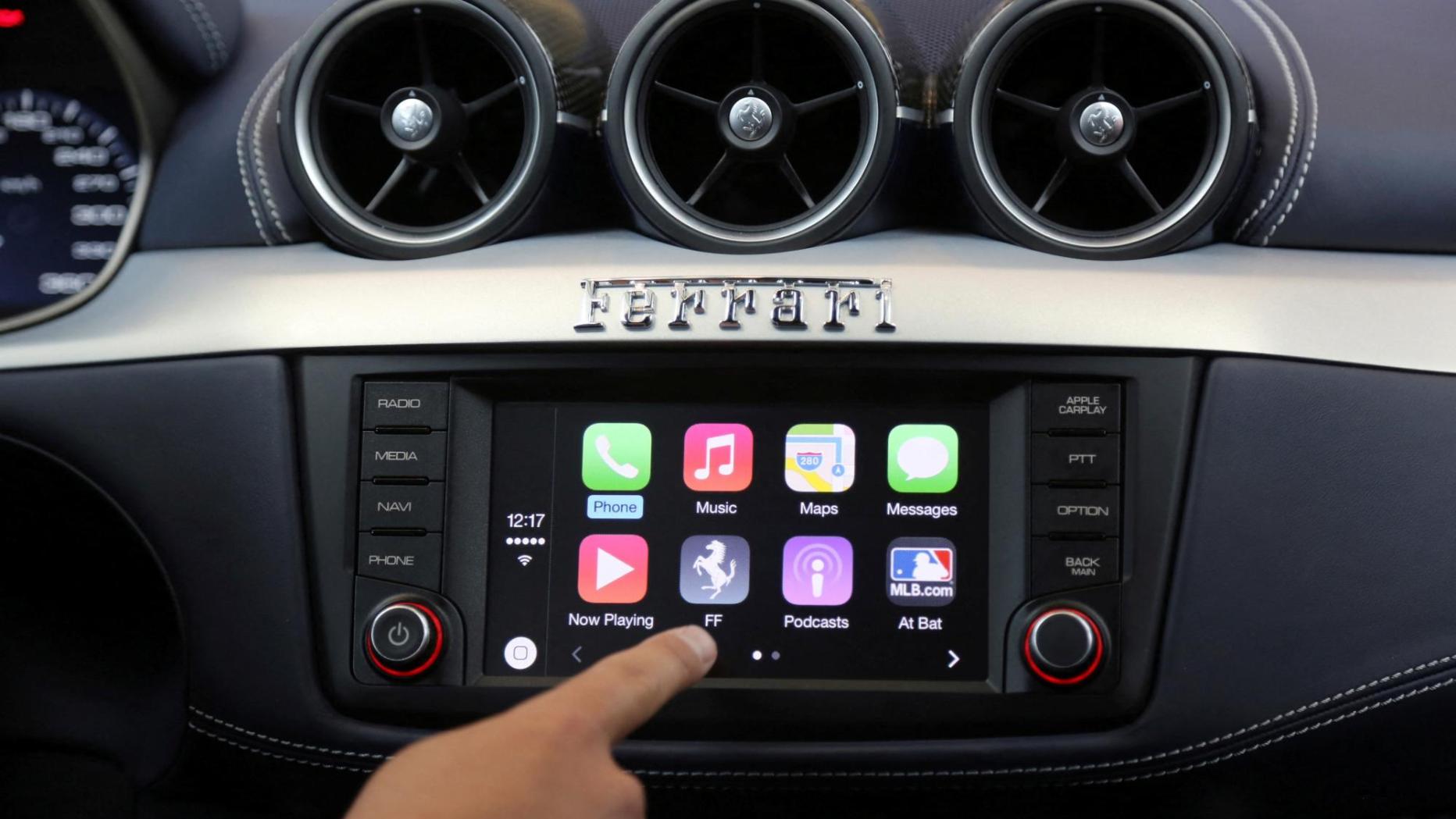 Bmw отключила carplay. W211 CARPLAY. Монитор CARPLAY. Apple CARPLAY Mercedes s. Эпл карплей БМВ.