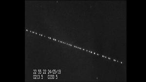 Astronomen in Sorge: Elon Musks Satelliten leuchten hell wie Astronomen in Sorge: Elon Musks Satelliten leuchten hell wie