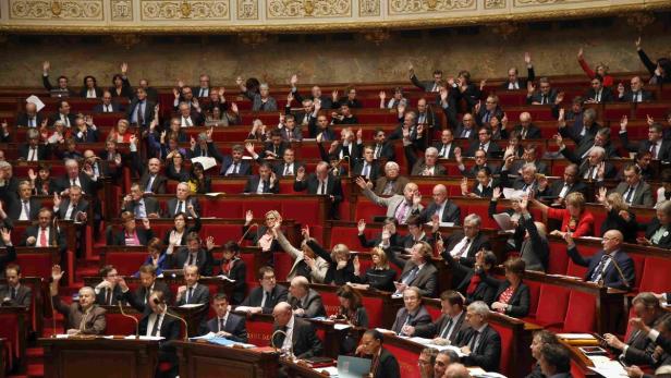 Französische Nationalversammlung weitet die Notstandsgesetze aus
