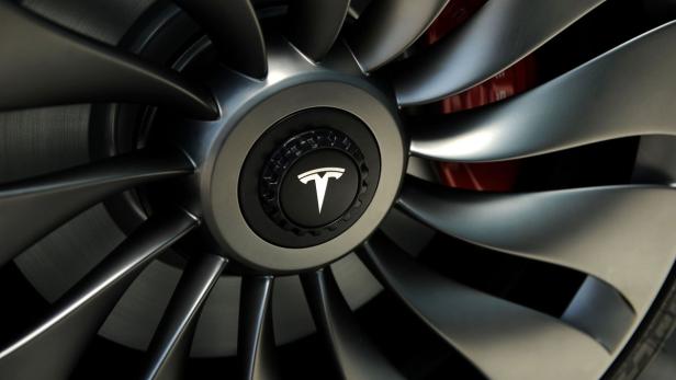 Wegen seines Autopiloten in der Kritik: Tesla