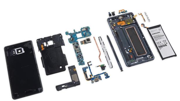 Abgesehen vom Akku enthält das Galaxy Note 7 zahlreiche Komponenten, die Maker gut für Bastelarbeiten und Hacks verwenden könnten. (Foto: , )