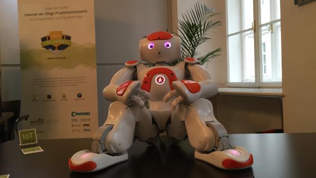 Dieser NAO-Roboter soll Jugendliche dazu animieren, sich für Ideen rund um das Internet der Dinge zu begeistern.
