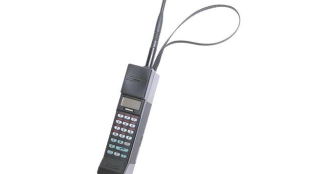 Das Mobira Cityman 900 erschien 1987. Es war das erste wirklich tragbare Handy von Nokia und kostete damals umgerechnet 4.560 Euro. Es bekam den Spitznamen Gorbo, weil Michail Gorbatschow 1987 fotografiert wurde, als er mit dem Gerät angeblich den Kommunikationsminister in Moskau angerufen hat.