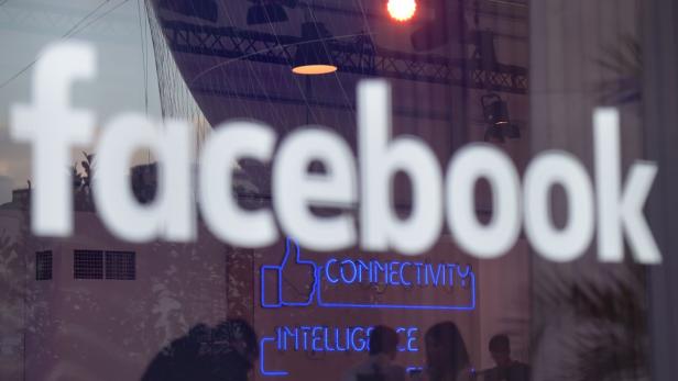 Facebook hat der EU bei der Übernahme von WhatsApp angelbich Unwahrheiten aufgetischt