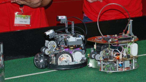 Soccer-Roboter bei den RoboCupJunior Austrian Open 2014