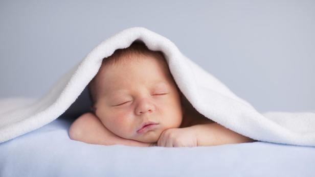 Bereits jetzt wird an Babys herumgebastelt – das reicht vom Ausschluss von Erbkrankheiten bis zu Augenfarbe und Geschlecht.