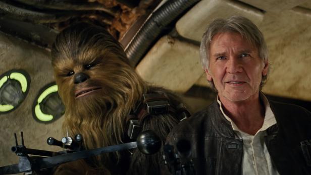 Chewbacca und Han Solo (Harrison Ford) erwachen wieder