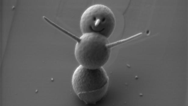 Die Londoner Western University hat den kleinsten Schneemann der Welt produziert. Er ist 0,003 Millimeter hoch