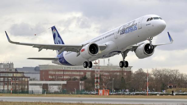 Airbus A321neo hebt zum Erstflug ab