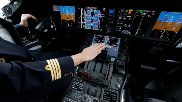 Cockpit einer Boeing 787-9 Dreamliner