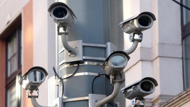 Innenminister Sobotka will private Videokameras vernetzen. Die Opposition warnt vor &quot;lückenloser Überwachung&quot;