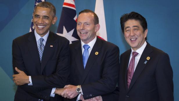 Der australische Premierminister Tony Abbot zwischen Barack Obama und Japans Premier Shinzo Abe beim G20-Gipfel im November 2014
