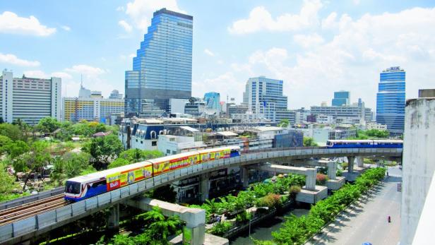 Siemens hat in Bangkok ein ganzes öffentliches Schienenverkehrssystem errichtet