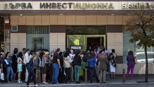 Sparer in Bulgarien standen vor den Banken schlange.