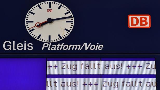 Die Bahnhofsuhren in Deutschland sollen Sensoren bekommen.