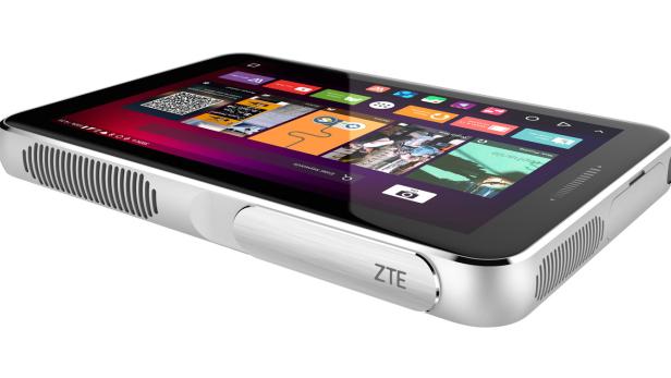 Das ZTE Spro Plus mit Touchscreen und eingebautem Projektor