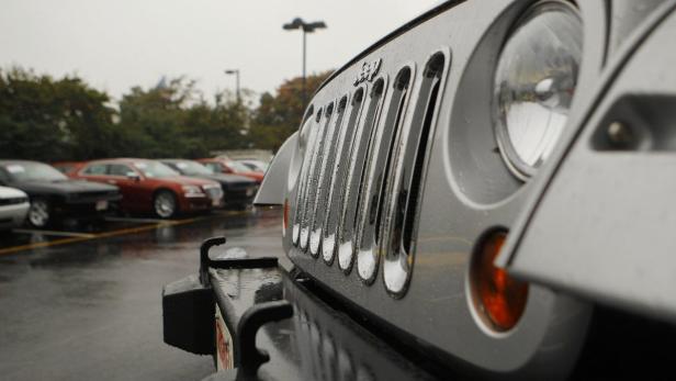 A Jeep Wrangler (R) is shown at the Criswell Chrysler-Dodge-Jeep-Fiat dealership in Gaithersburg, Maryland October 2, 2012. Chrysler Group LLC, the smallest U.S. automaker, showed a 12 percent jump in sales to 142,041, marking its best September since 2007. REUTERS/Gary Cameron (UNITED STATES - Tags: TRANSPORT BUSINESS)
