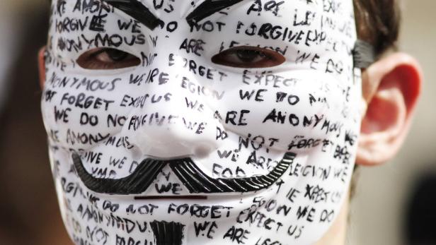 Demonstrant mit Anonymous-Maske
