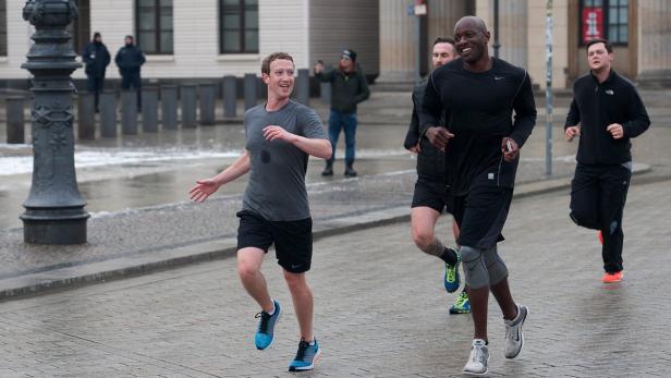 Zum Auftakt seines Berlin-Besuchs joggte Mark Zuckerberg am 25. Februar durch die Stadt