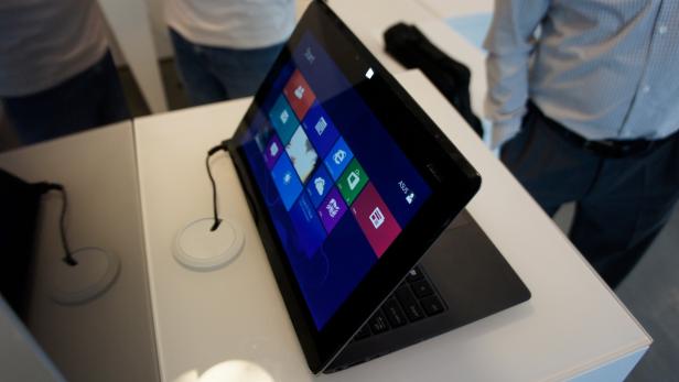 Mit einem doppelten Bildschirm, der auch mit Touchfunktionen ausgestattet ist, will Asus die Lücke zwischen Tablet und Notebook schließen.