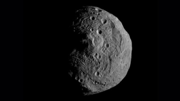 Sommer 2011: Dawn ist nur noch 15.000 Kilometer von Vesta entfernt, also praktisch angekommen.
